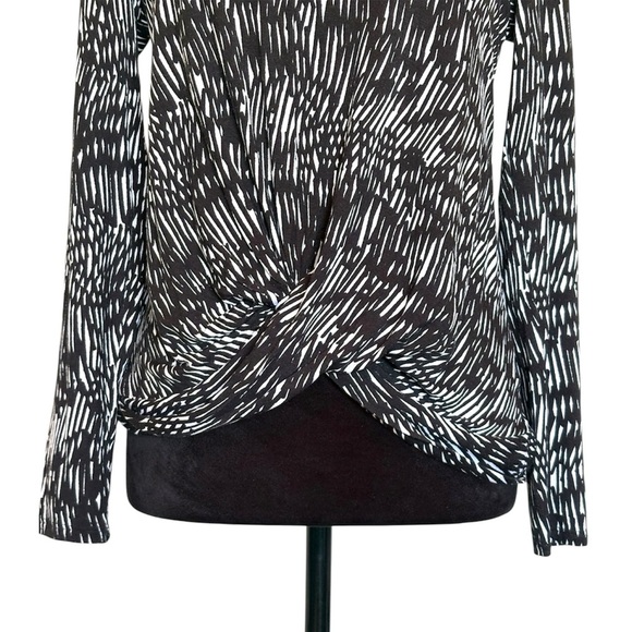 Simply Vera Vera Wang Womans Small Black and White Abstract Long Sleeve Blouse - Picture 2 of 7